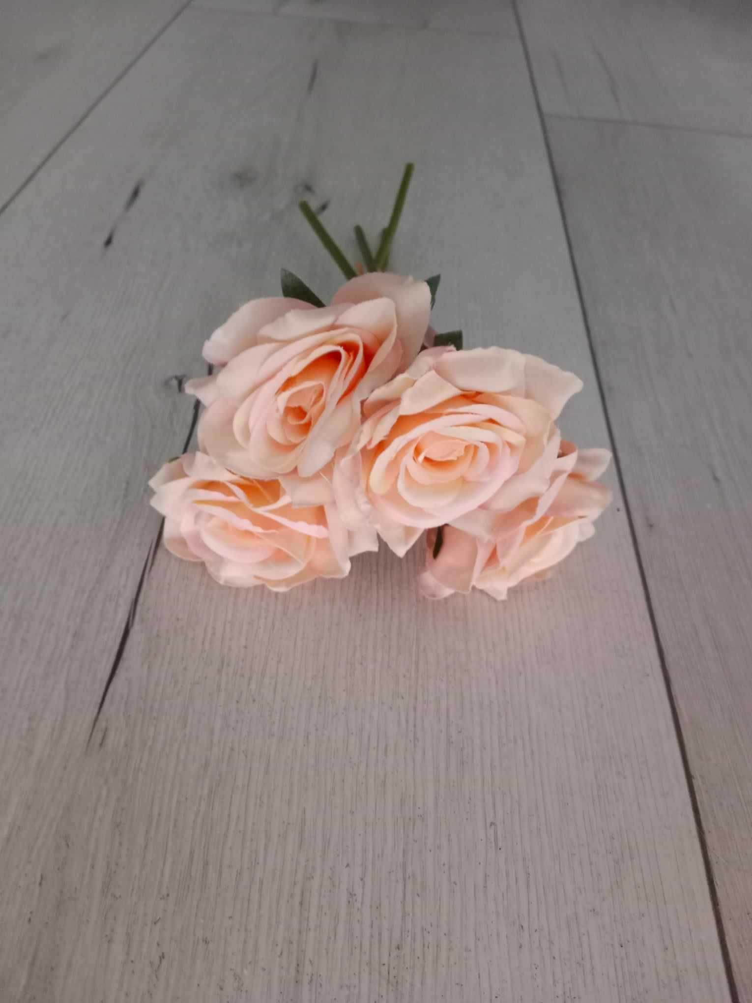 Róże sztuczne 4 kwiaty bukiet róż 24 cm
