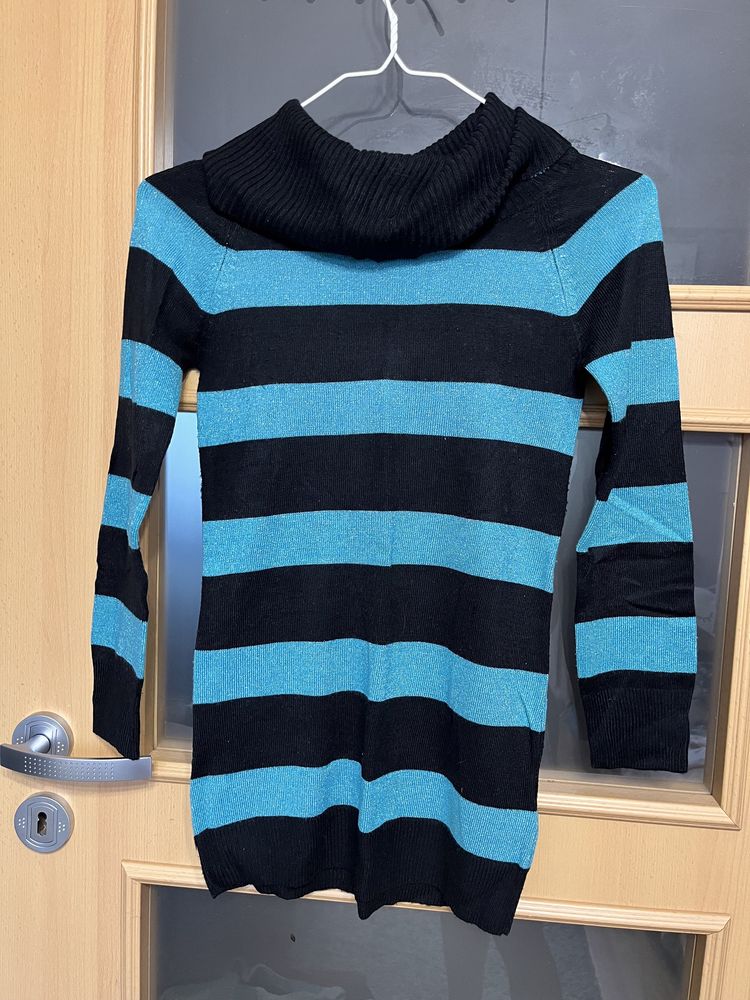 sweter tunika dziecięcy z golfem w paski brokatowe 146