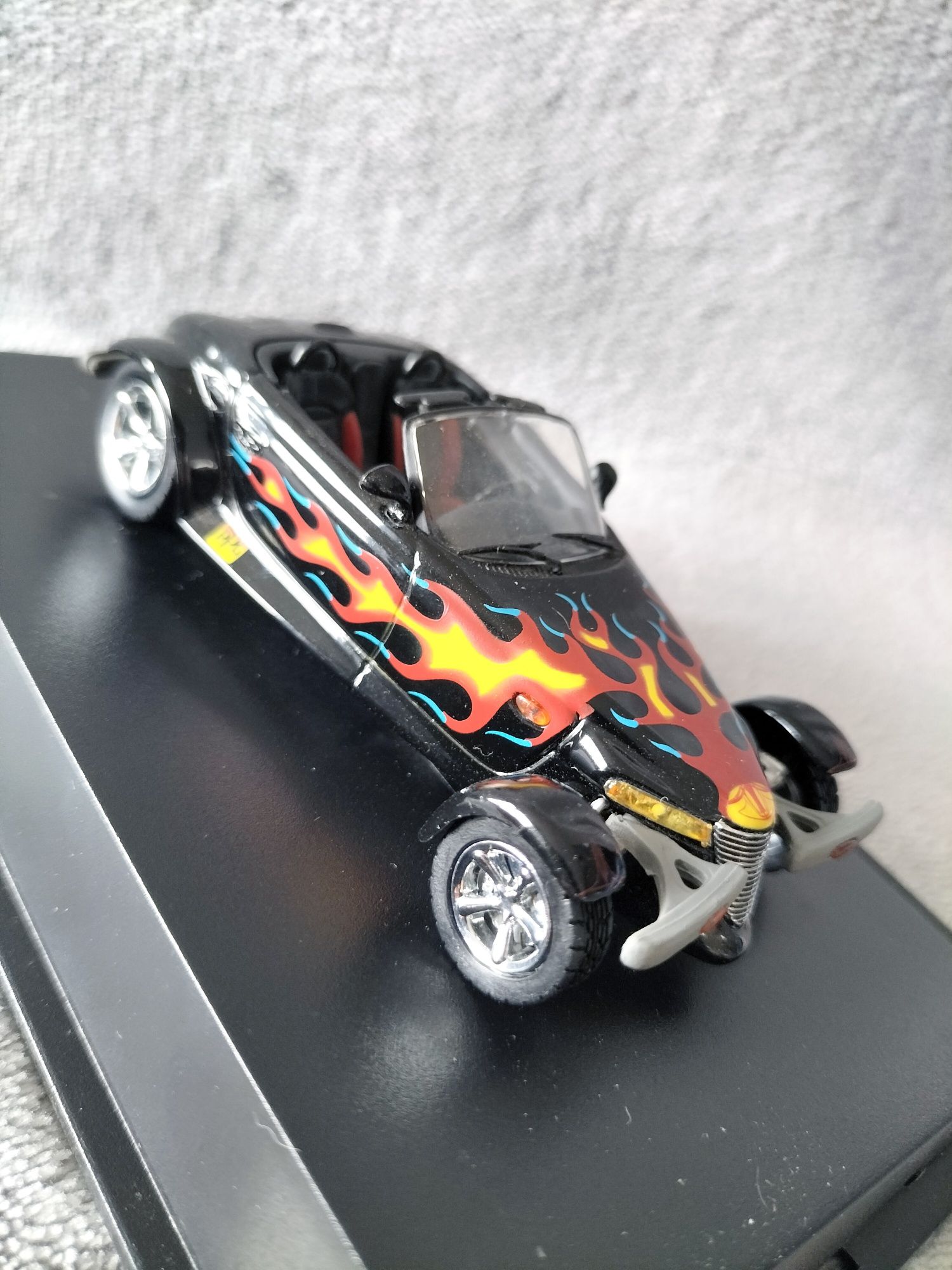 Universal Hobbies Eagle's Race Plymouth Prowler 1:43 legendę