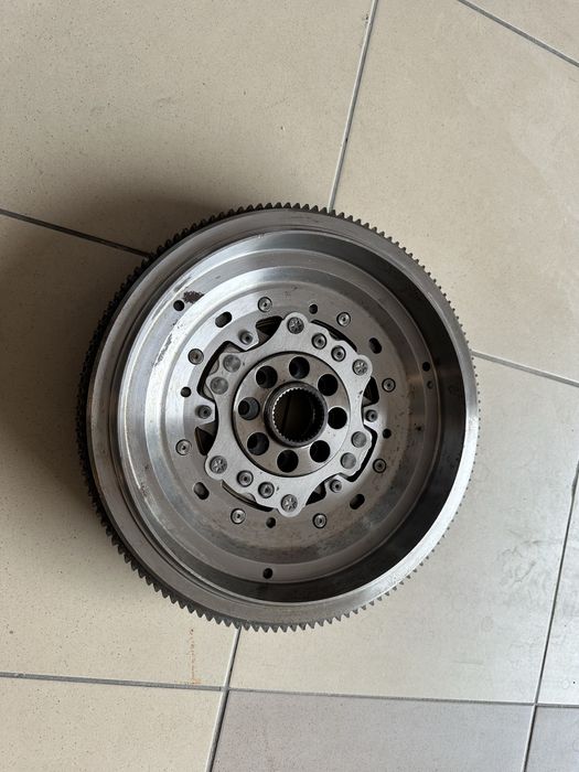 Демфер маховик vw t5 t6 multivan caravelle 06J105266AR