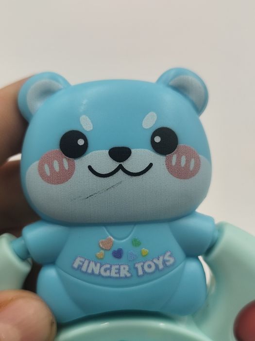 Interaktywna grzechotka sensoryczna niedźwiadek Finger Toys stan b.dob