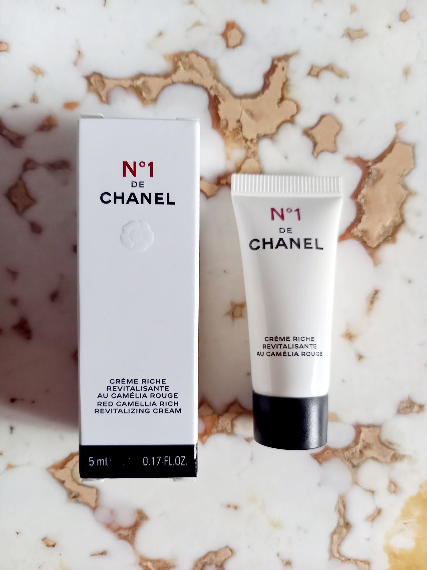 N°1 de CHANEL 5ml Red Camellia Rich krem na dzień i noc wielozadaniowy