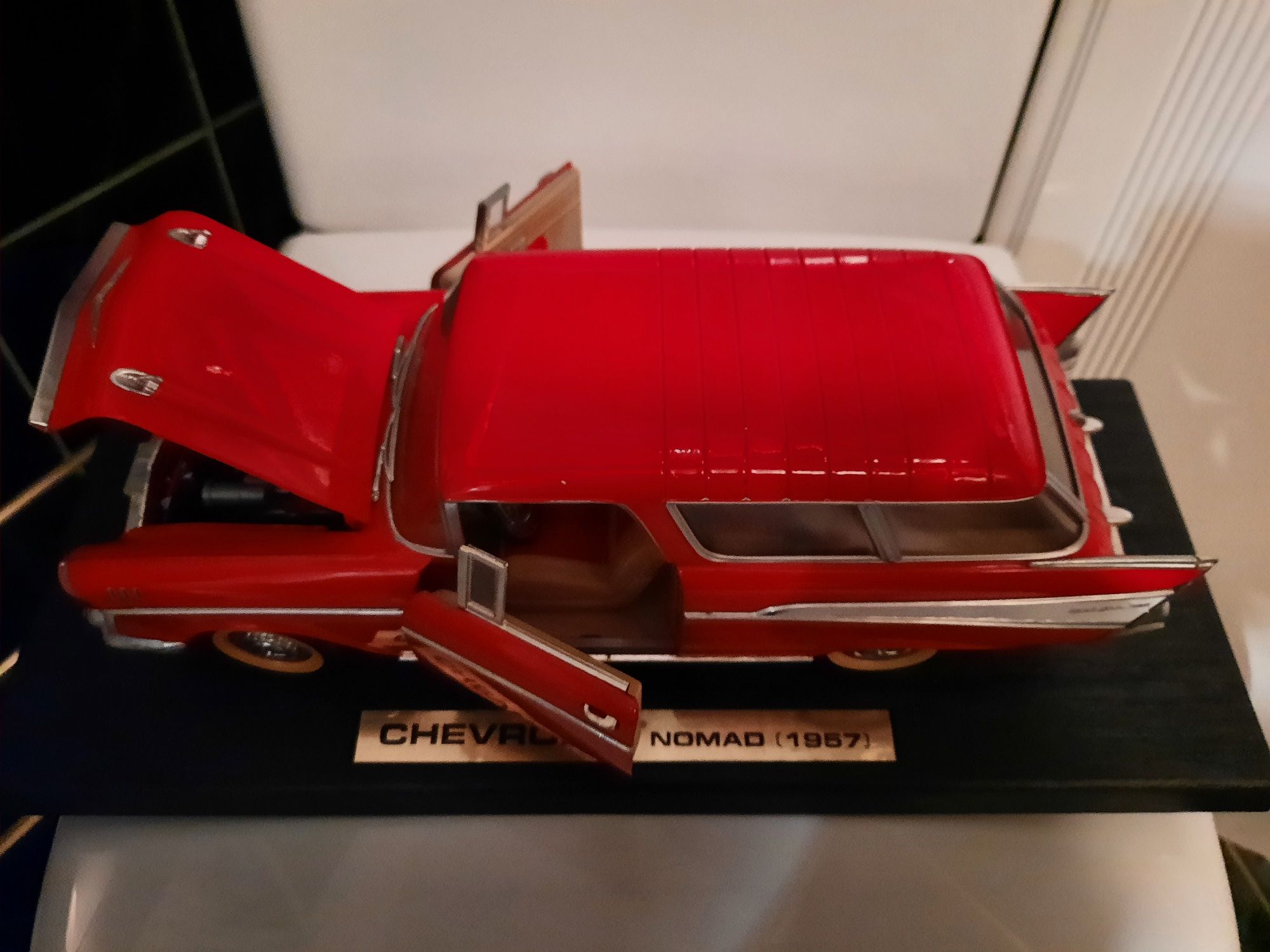 Auto Samochód Kolekcjonerski Chevrolet Nomad 1957 Road Legends 1:18