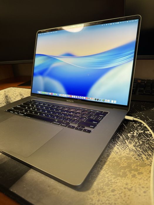 Macbook pro 2019 i7/16/512