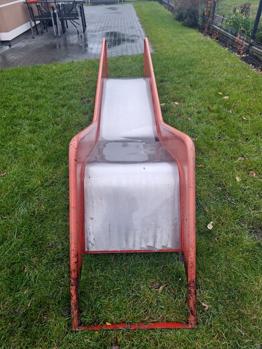 Zjeżdżalnia metalowa