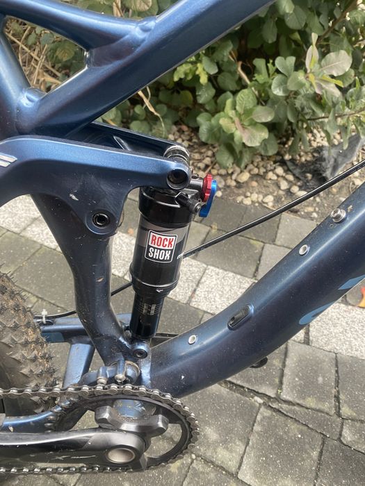 Canyon nerve 6 al 2016 rama m , na zdjęciu stara opona