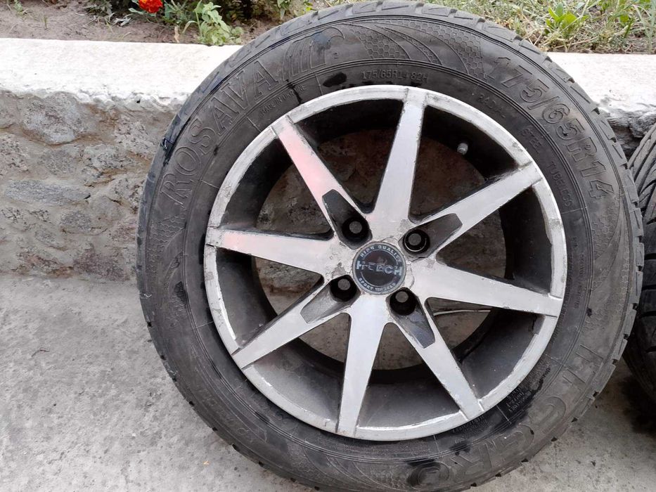 Продам літню резину на титанах r14