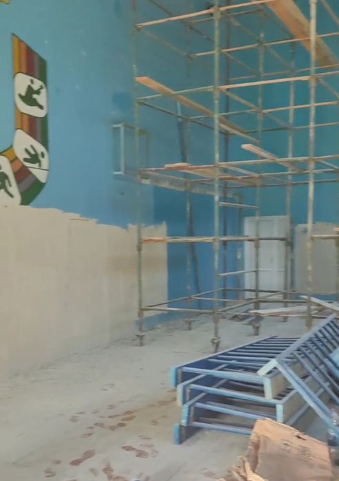 Чищення машиним способом  декоративної штукатурки, набілів фарби вапна