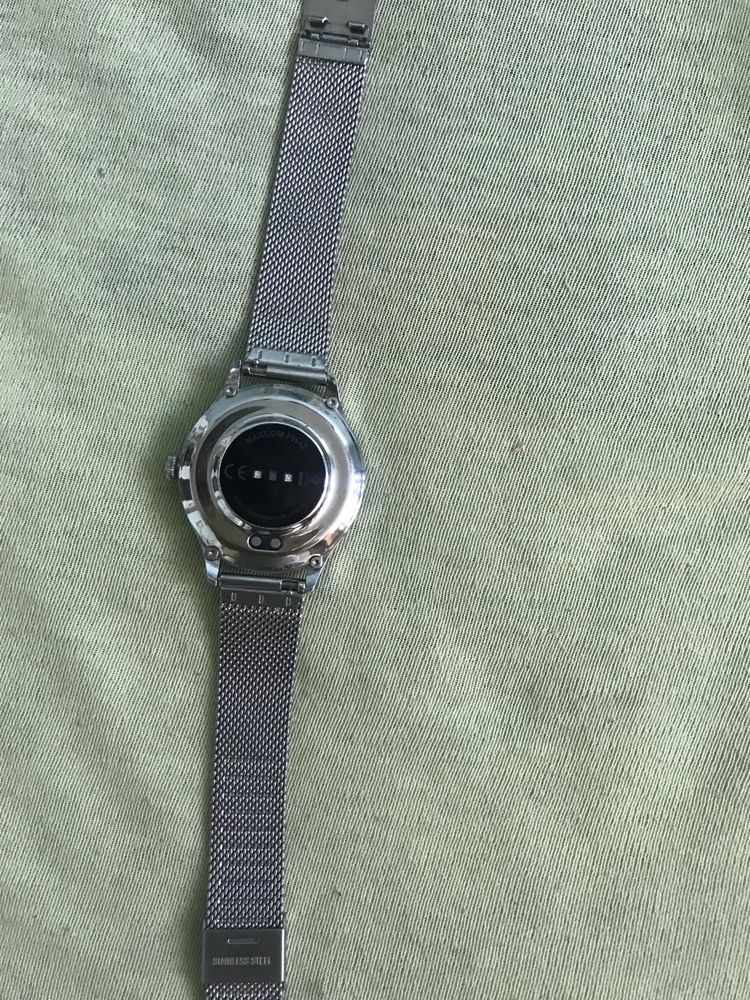 Świetny stan Maxcom FW 42 smarwatch srebrny