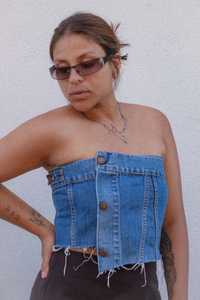 Corset denim, feito de uma jaqueta jeans