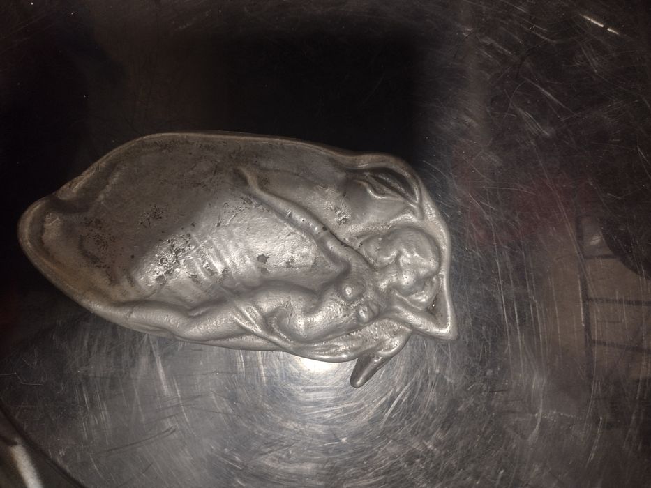 Stara popielniczka z cyny