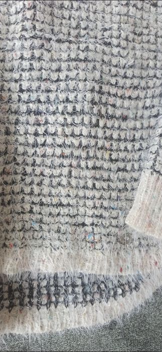 Kremowo czarny sweterek włochaty mięciutki cieplutki M-XL Lisa Tossa