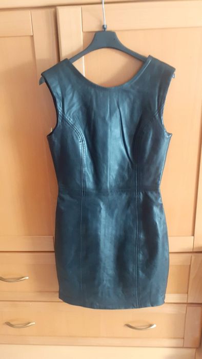 Vestido preto de Alças imitação Pele ( Zara )