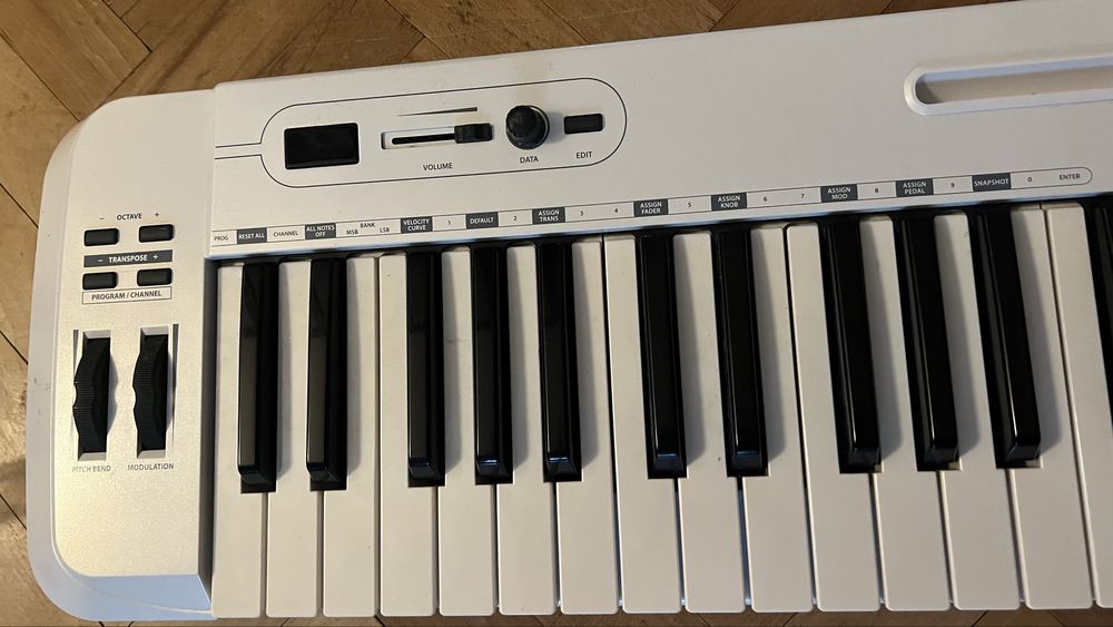 Синтезатор SAMSON Carbon 61 USB MIDI Controller