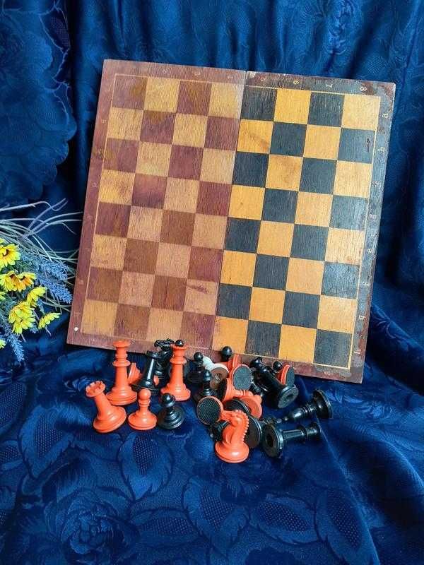 Шахматы СССР с доской-коробкой крупные пластик не комплект винтаж Шахи