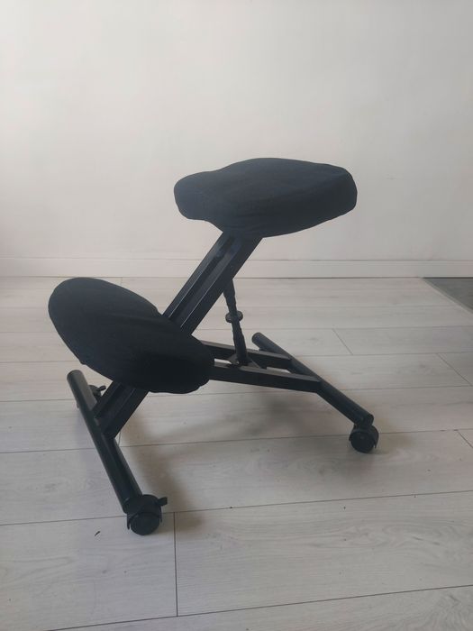 Klękosiad biurowy