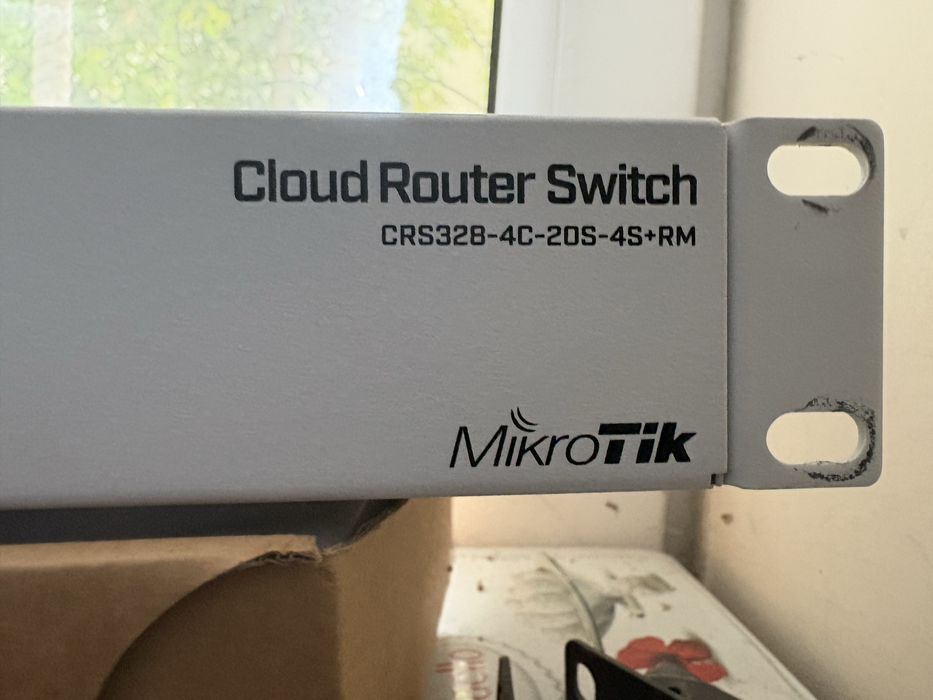 MikroTik Cloud Router Switch CRS328-4C-20S-4S+RM