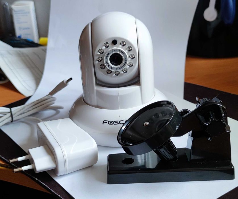 IP Wi-Fi камера Foscam FI9821W біла
