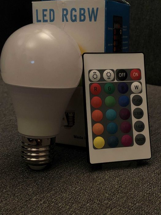 Żarówka LED RGB 10W E27 + Pilot | 16 kolorów, ściemnialna, zestaw