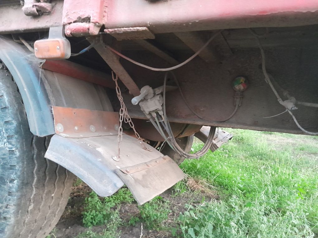 Продам полуприцеп зерновоз 60 куб