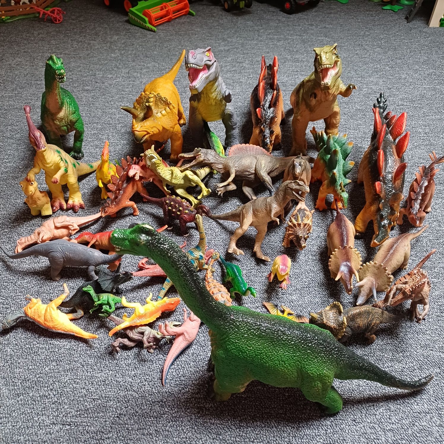 Dinozaury zabawki