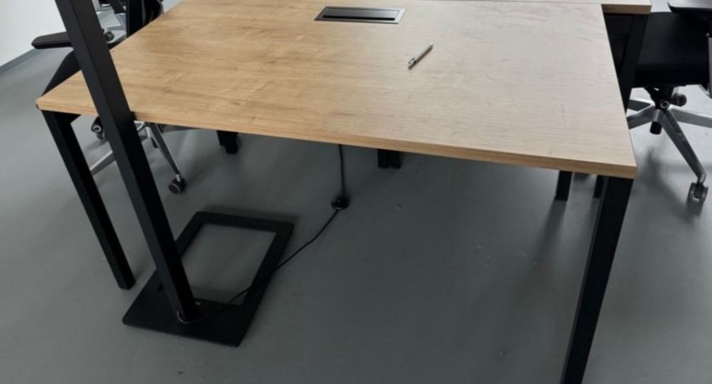 Biurka loft 8 jak nowe 140x80cm.