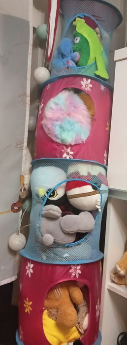 Pluszaki, misie, maskotki w koszu do zawieszenia