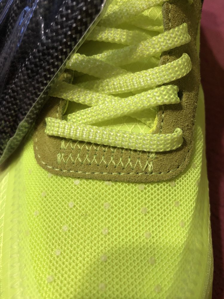 Продаются кроссовки  OFF-WHITE x Nike Air Force 1 Low "Volt" новые