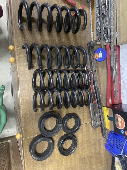 Spreżyny obniżające mercedes w208 komplet