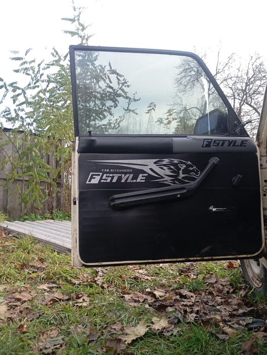 Продам двері Ваз 2104.05.07