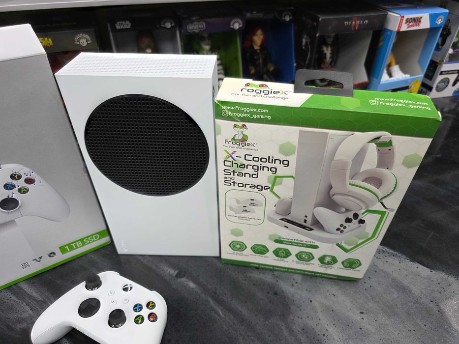 Konsola Xbox Series S 1TB +2 pady ładowarka Gwar 12 mc SKLEP ZAMIANA
