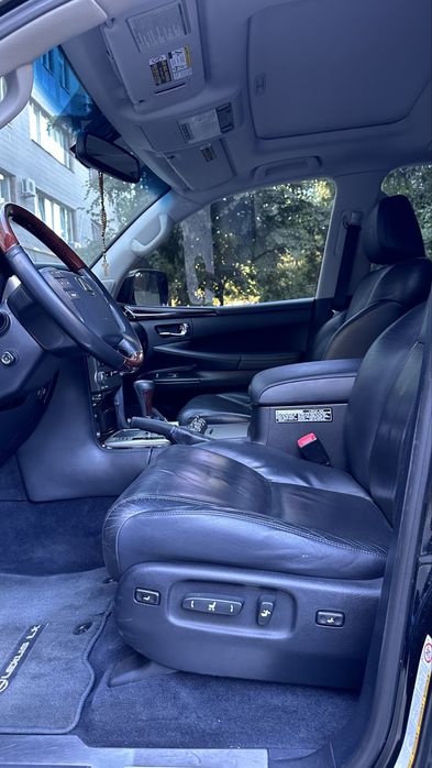 Продам Lexus LX 570 2012  року випуску