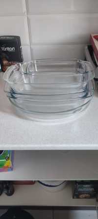 Посуд з скла різного розміра.Продається весь комплект з 5 частин