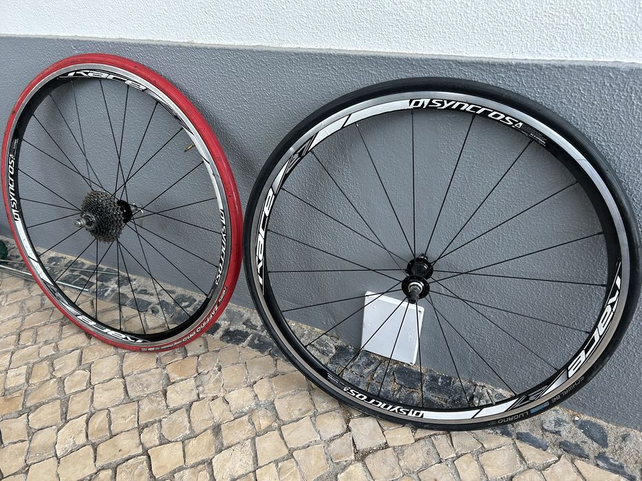 Rodas com pneu para rolo 28