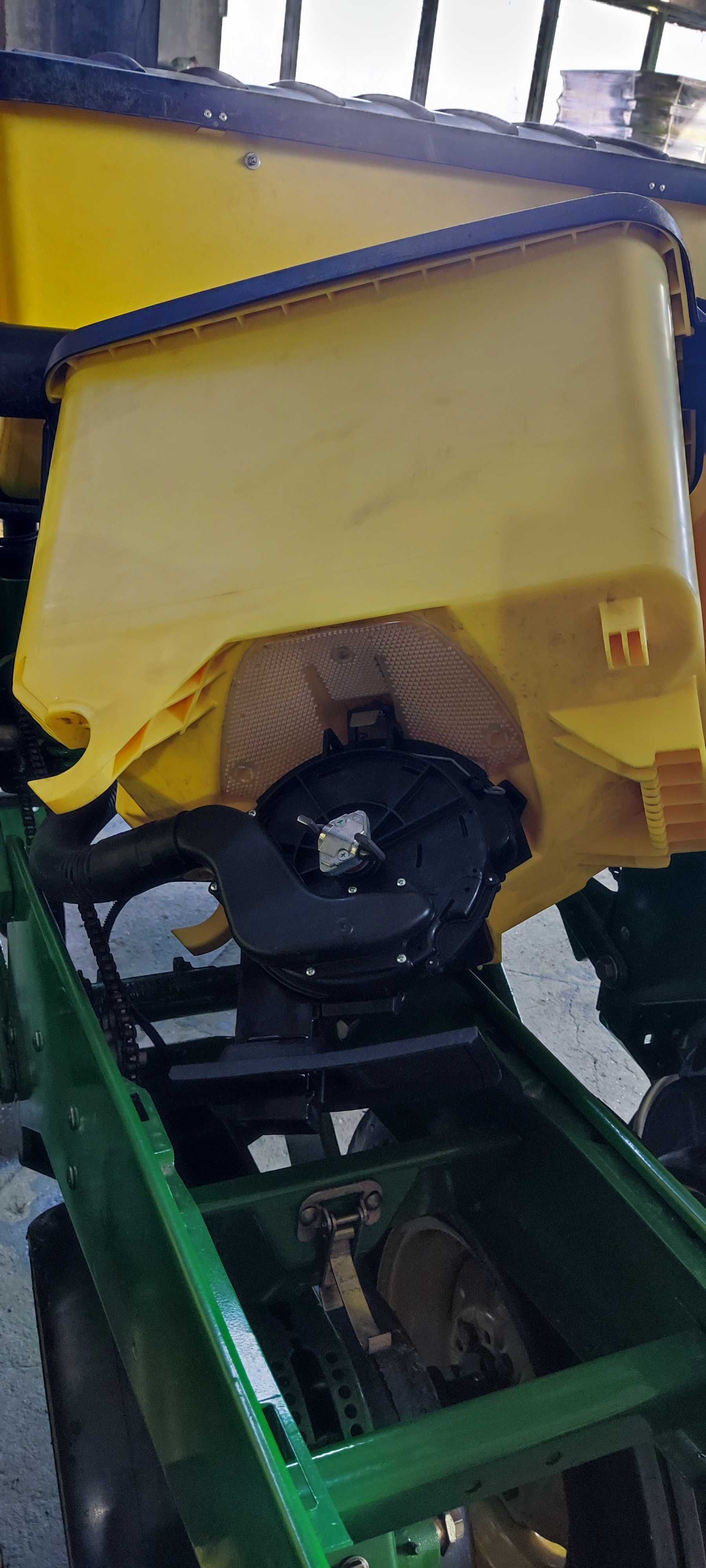 Сівалка пневматична точного висіву John Deere 7200