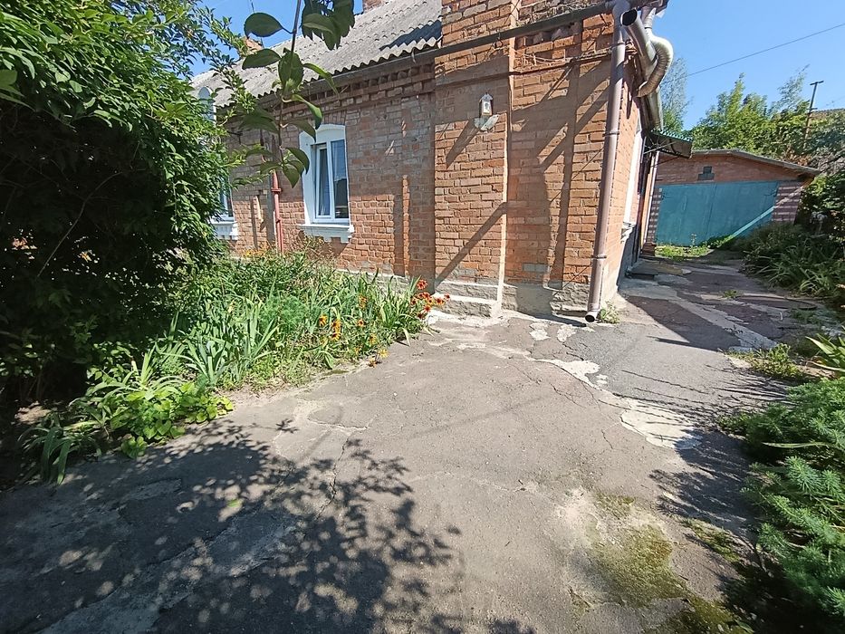 Продається частина будинку по вул Новоіванівській