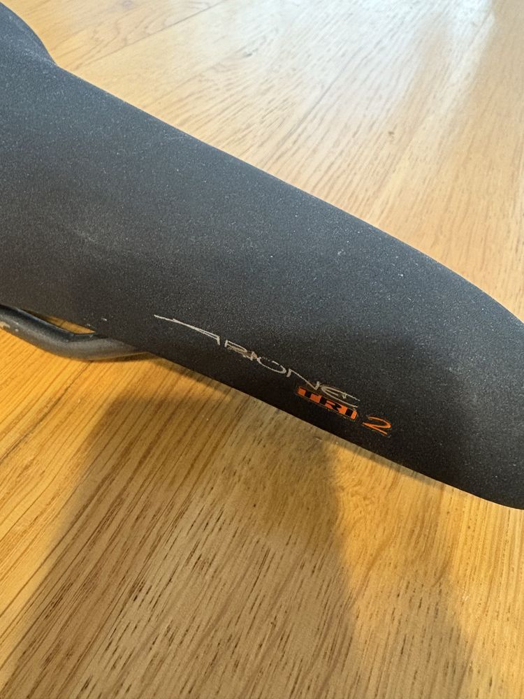 Siodełko szosowe fizik arione tri 2