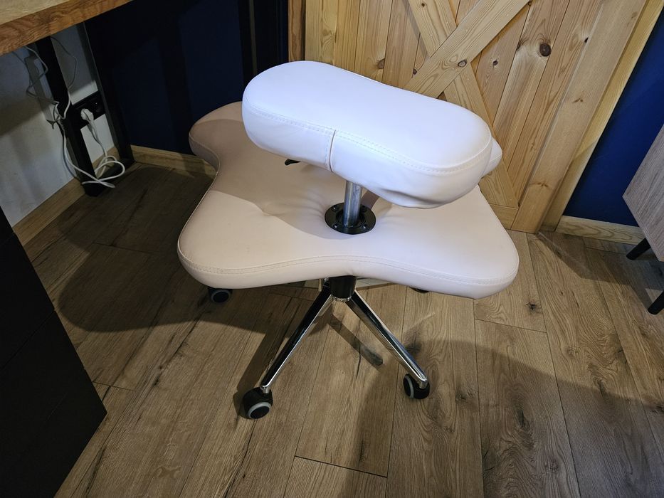 Krzesło biurowe do aktywnego siedzenia – eko skóra, ergonomiczne