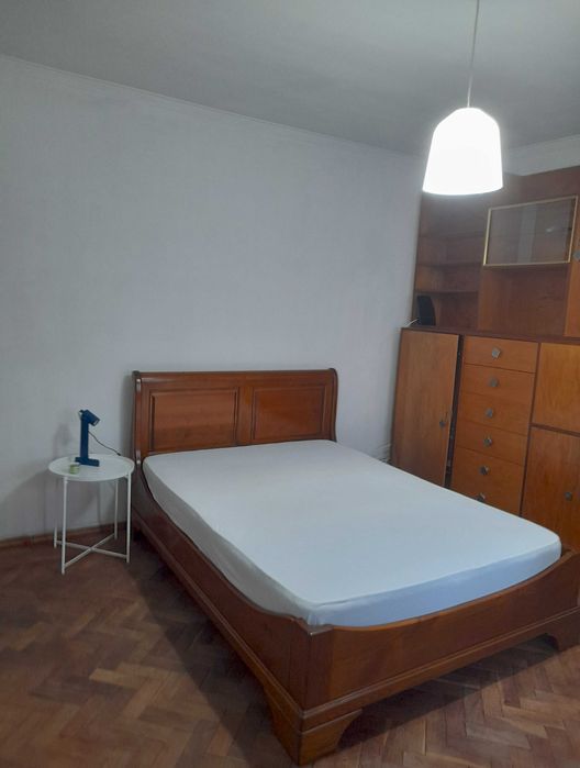 Quarto para estudantes Linha Amarela, Junto ao Metro
