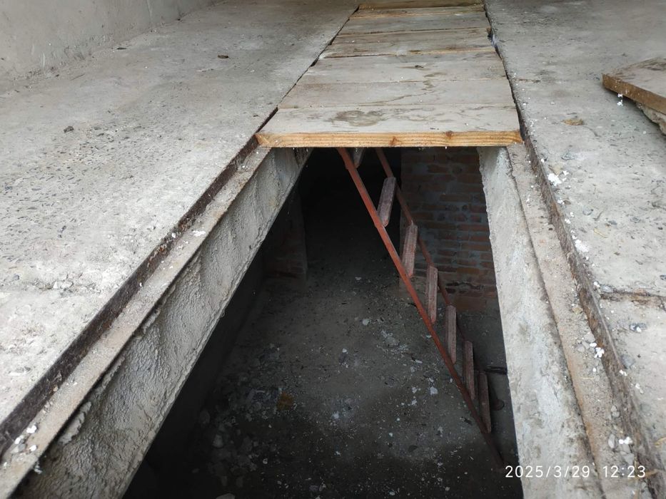 Сухий цегляний гараж у кооперативі №12 вул. Воробкевича 4а