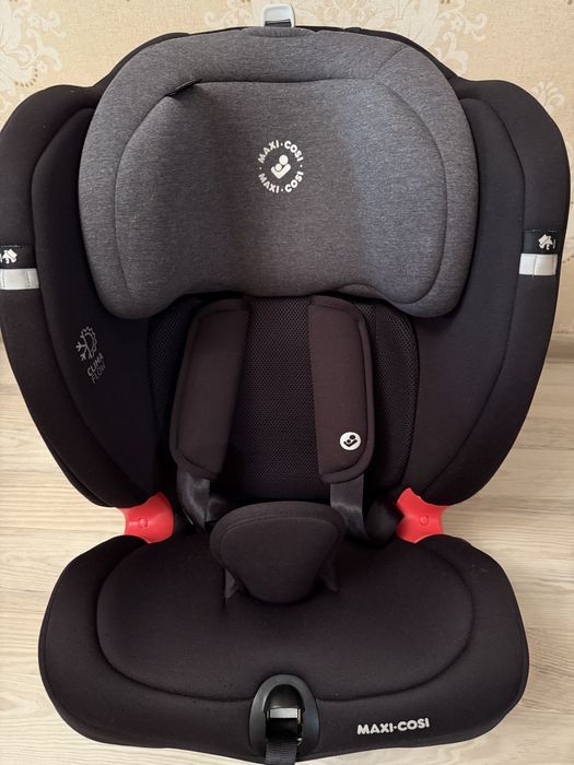 Автокрісло Maxi-cosi з фірмовим вкладишем у подарунок