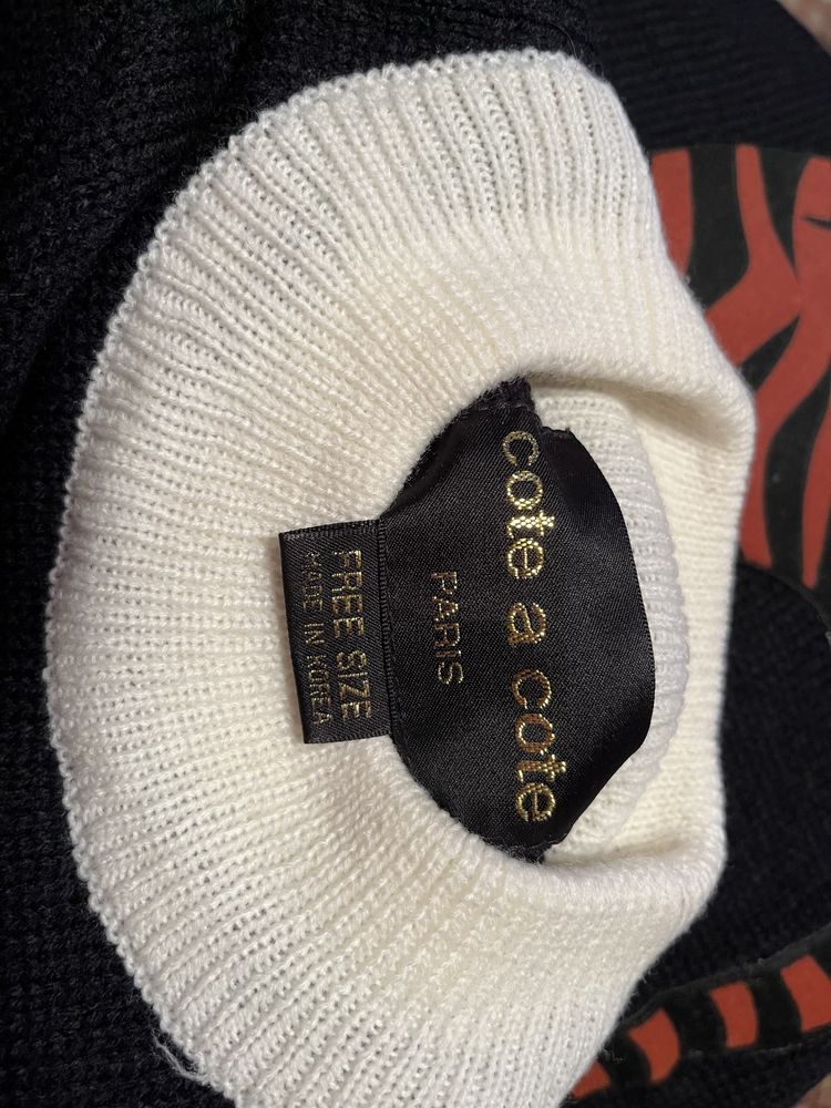 Damski sweter o luźnym kroju z aplikacją vintage oversize