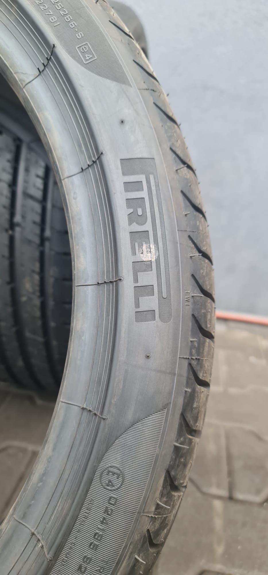 225/40/19  Pirelli opony Nowe powystawowe