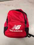 Plecak New Balance czerwony, 24L, 43x27x12 cm – lekki i pojemny