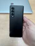 Fold 3 12/256gb скол на задней крышке,открывается до конца,все работае