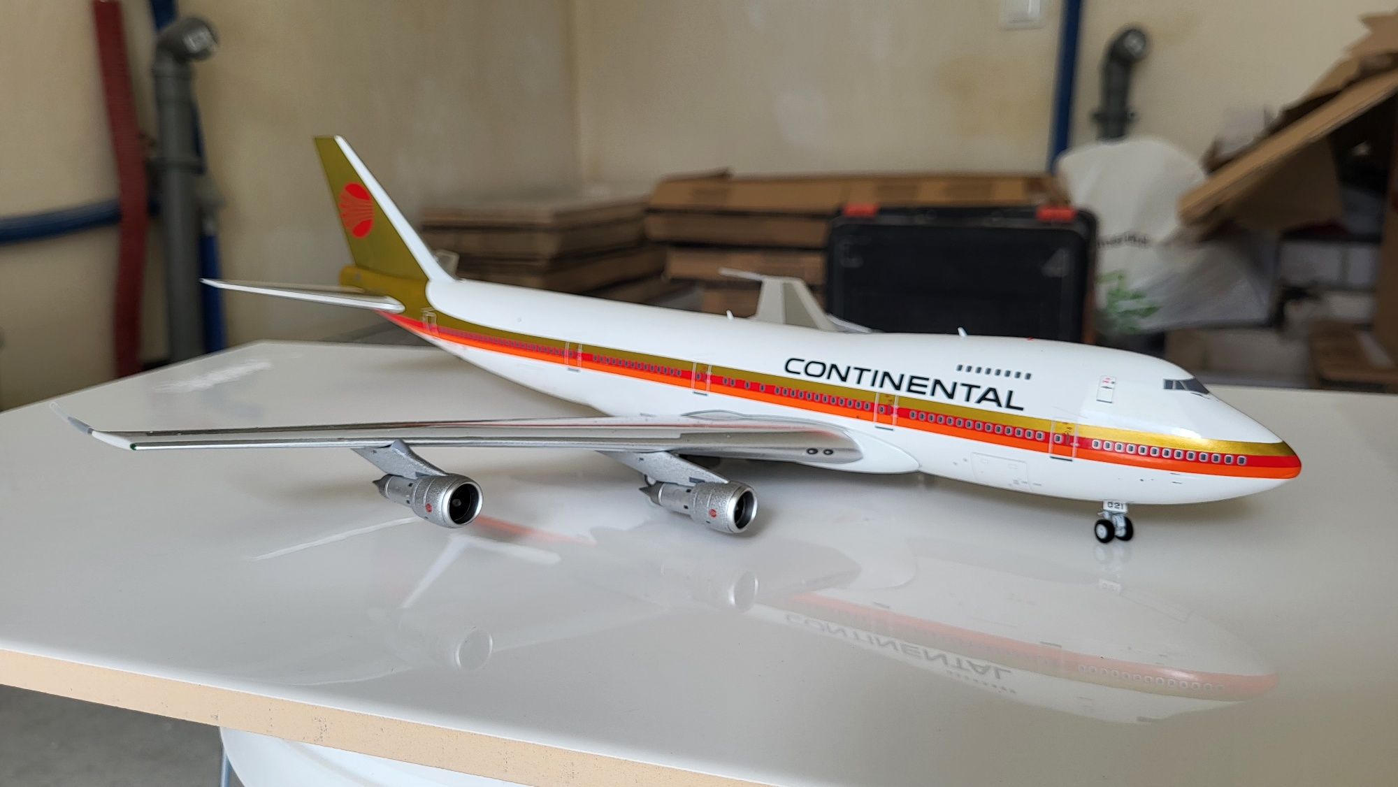 Boeing  747-200 Continental InFlight200