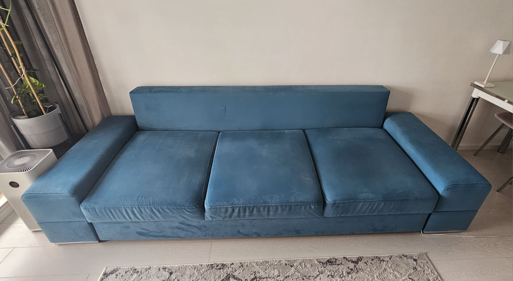 Sofa z pojemnikiem i funkcją spania, pufa gratis!