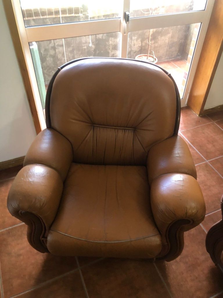 Conjunto Sofá Vintage com Cama + 2 Poltronas 

Está procurando um c