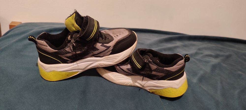 Spszedam buciki  dlia chłopca