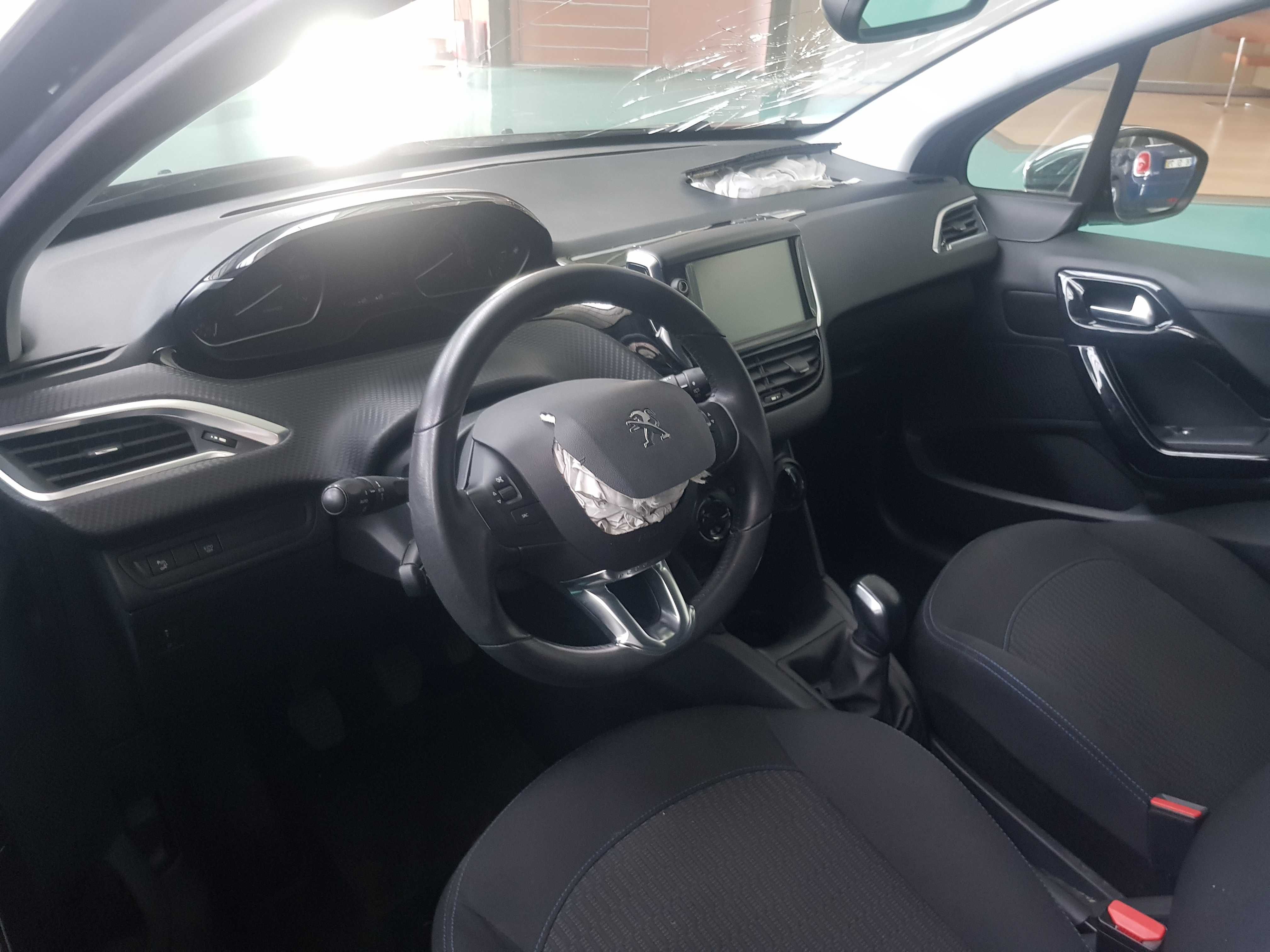 Peugeot 208 1.2 PureTech Signature